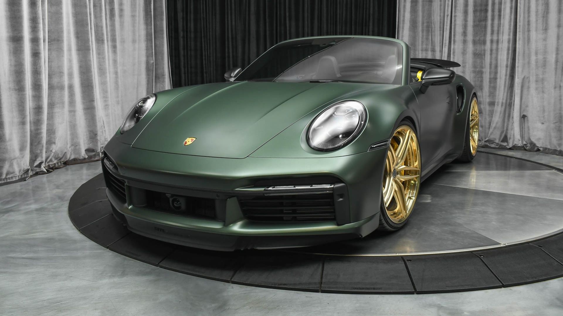 Cổ phiếu Porsche lên sàn.jpg